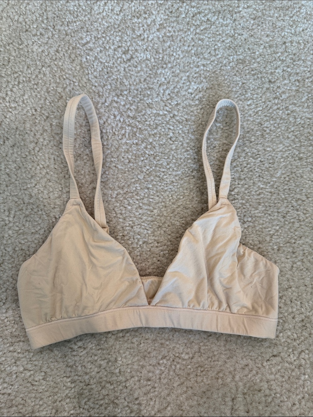 SKIMS FITS EVERYBODY Beige Soft Triangle Bralette - Lightweight Everyday Comfort